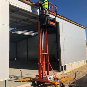 Hoogwerker Up Lift 5 Spider, verstelbare stabilisators.