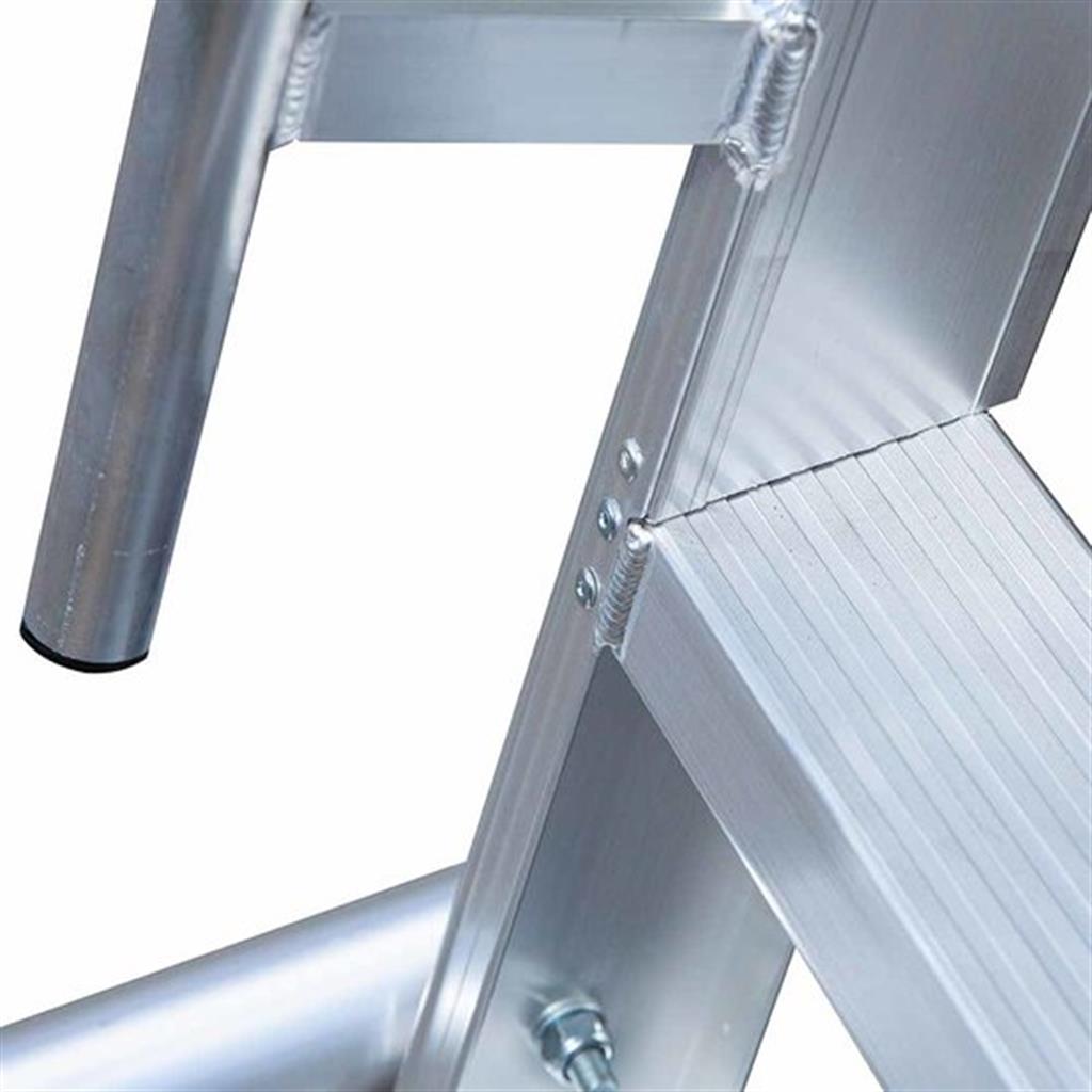 magazijntrapeasy4treden brede tredensteiger ladderspecialist