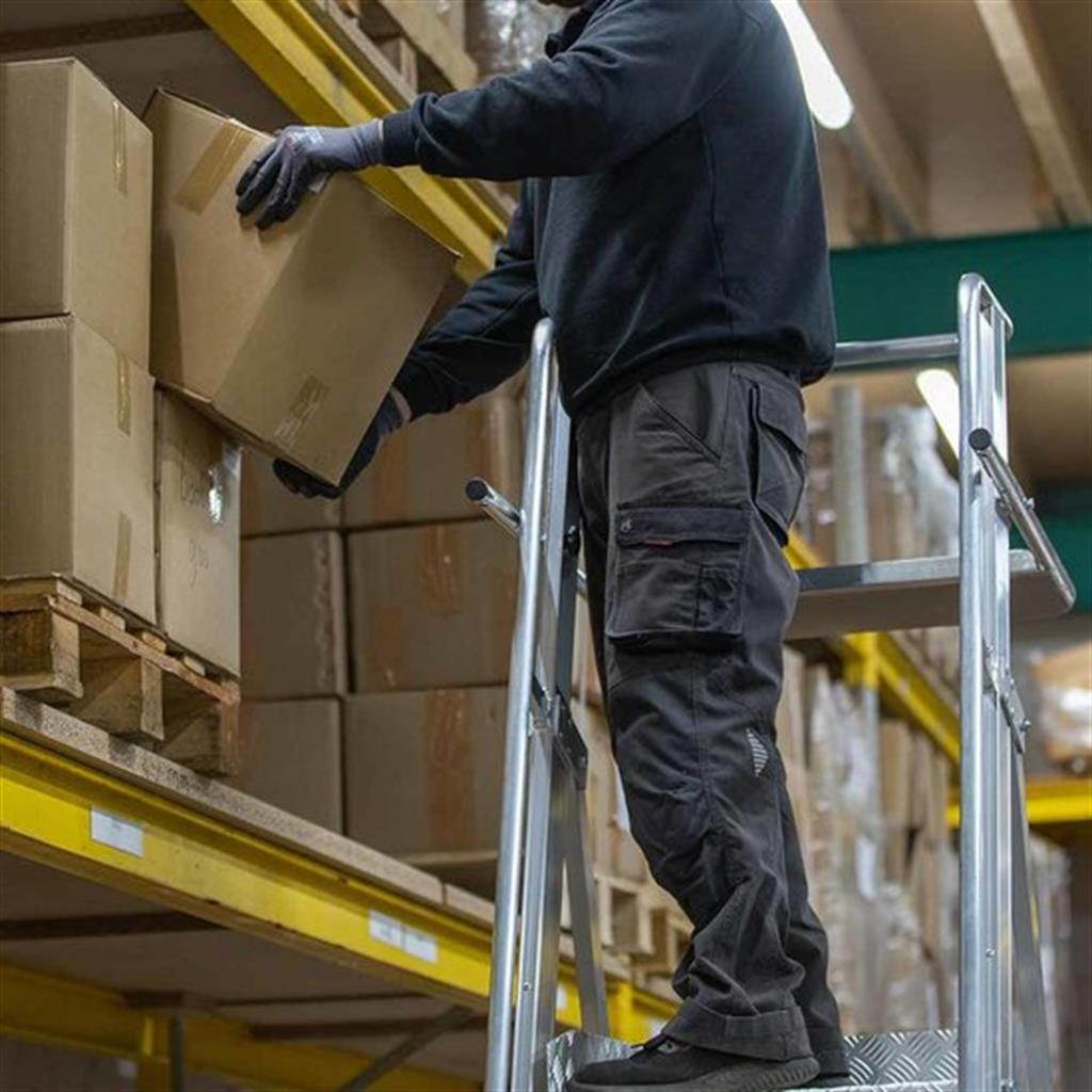 magazijntrapeasysteiger ladderspecialist