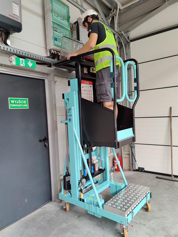 Hoogwerker Up Lift 5 140 HD Carry werkhoogte 5 meter in werking