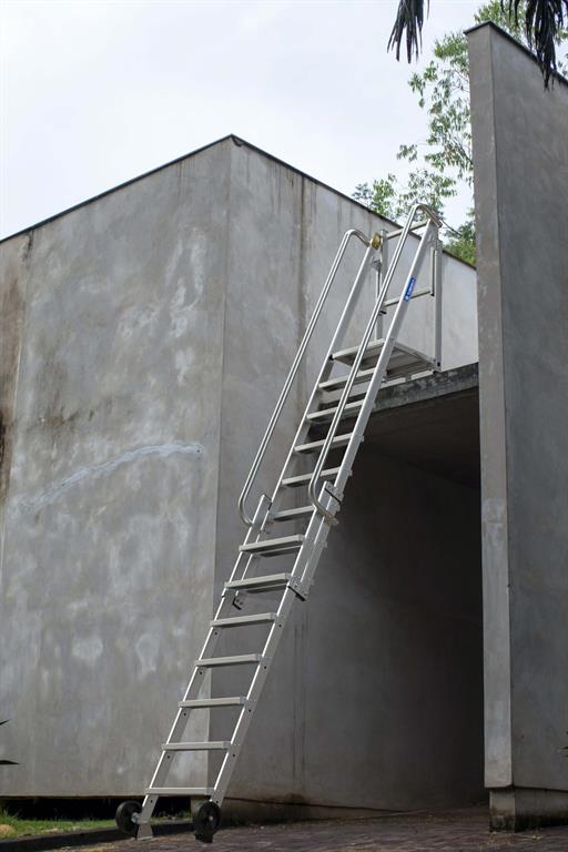 telescopischetoegangstrapsteigerladderspecialist