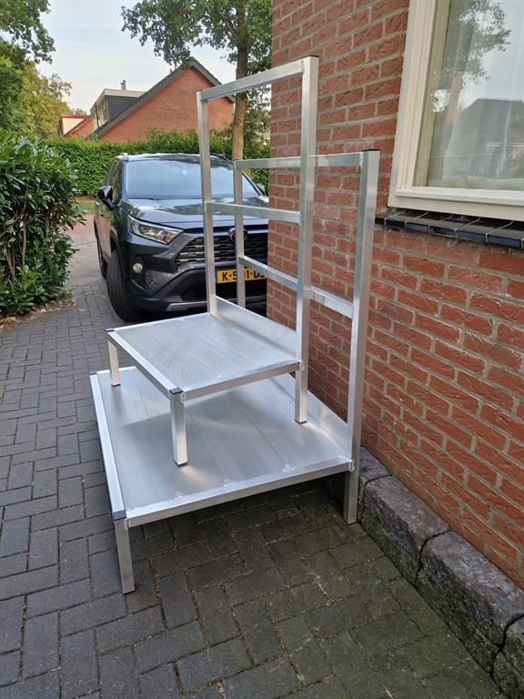 Aluminium opstapbordes op maat gemaakt - 2 stuks.