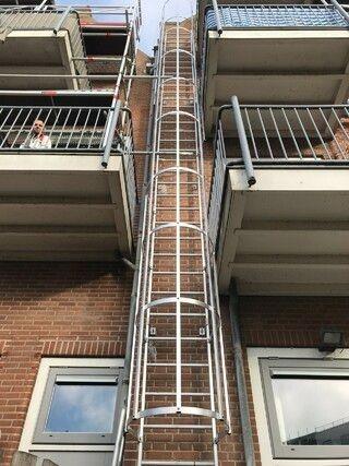 Kooiladder met balkon uitstap-SLS