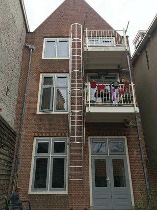 Kooiladder met balkon uitstap-Project