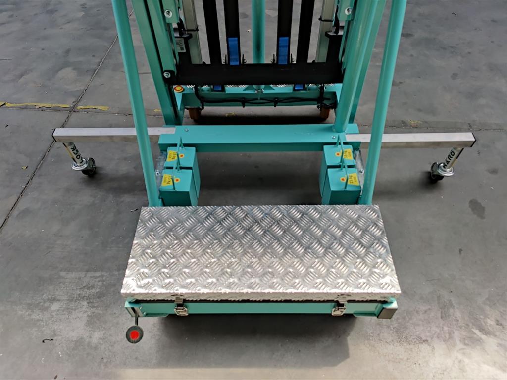 Verhuur Eenpersoons hoogwerker werkhoogte 5 meter ( aluminium uitvoering ) Stabilisators met wielen