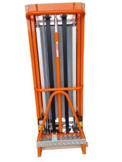 Eenpersoons hoogwerker, als lift tussen 2 verdiepingen in. 200 kg belastbaar.