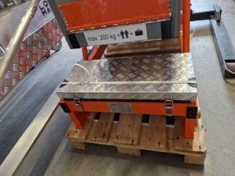 Eenpersoons hoogwerker, als lift tussen 2 verdiepingen in. 200 kg