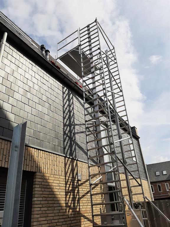 elektrische-rolsteiger-de-alulift-hoogwerker-met-uitwijkconsole