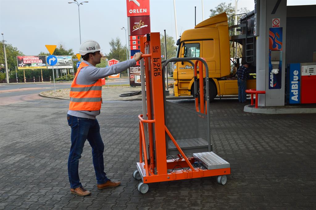 Hoogwerker Up Lift 5 120-200 KG werkhoogte 5 meter- met speciale wielen